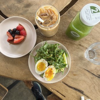 Captain + Stoker - Fruit tart, avocado toast, seasonal latte and green drink - Coffee Roasteries Near Me - Monterey, California