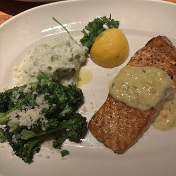 Houston's Restaurant - Scottish Salmon - Steakhouses Near Me - Pasadena, California