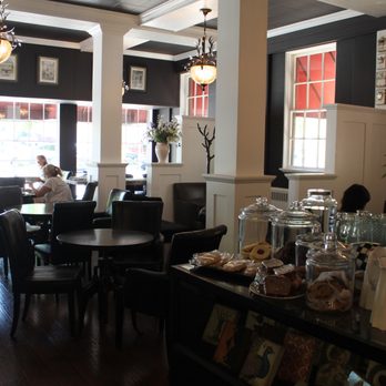 Tin Cup Espresso Bar - people sitting at tables - Cafes Near Me - Duncan, British Columbia Tin Cup Espresso Bar - people sitting at tables - Cafes Near Me - Duncan, British Columbia