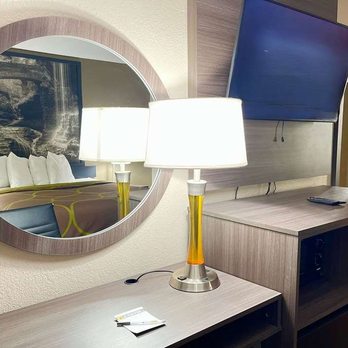 Super 8 by Wyndham Ithaca - Guest room - Hotels Near Me - Ithaca, New York