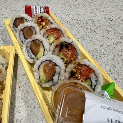 Kimchi Mart - 1/2 Salmon Roll & 1/2 Spicy Tuna Roll! Recommend~