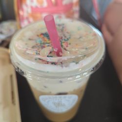 Dot cake latte
