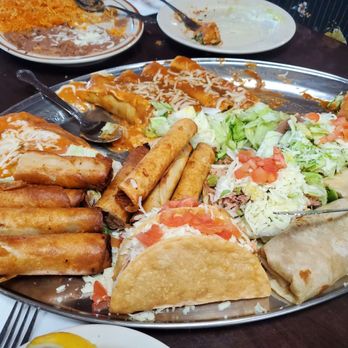 El Pueblito Restaurant - Plato Mexicano - Mexican Near Me - Santa Maria, California El Pueblito Restaurant - Plato Mexicano - Mexican Near Me - Santa Maria, California
