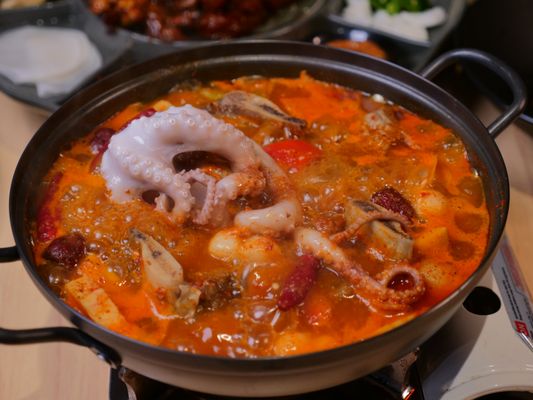 The One Jokbal 더 원 족발 by null