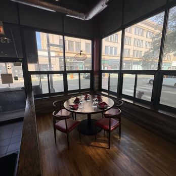 Chengdu Impression - Wicker Park - Round table seating - Szechuan Near Me - Chicago, Illinois