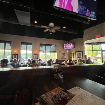 Hickory Tavern - American Near Me - Charlotte, North Carolina