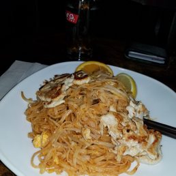 chicken pad thai, needs hot sauce/extra flavouring.  Fair price at slightly under 10 bucks.