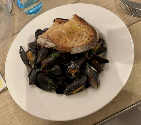 FishWorks Restaurant & Fishmongers by null