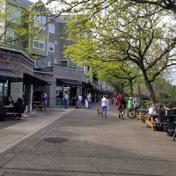 RiverPlace Esplanade - Lots of tables and benches on esplanade - Shopping Centers Near Me - Portland, Oregon RiverPlace Esplanade - Lots of tables and benches on esplanade - Shopping Centers Near Me - Portland, Oregon