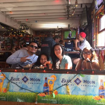 Mutt Lynch's - Pubs Near Me - Newport Beach, California