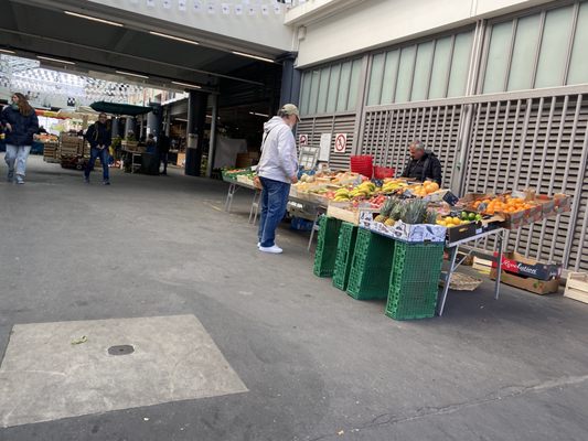 Marché des Capucins by null