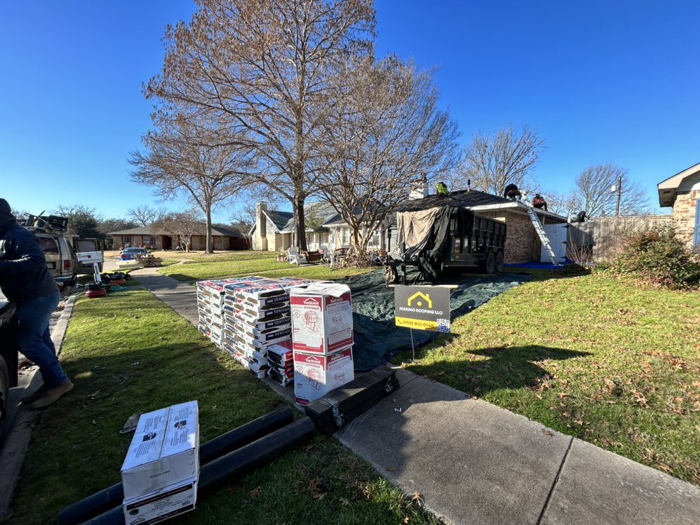 Slide of Maximo Roofing