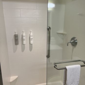 Home2 Suites by Hilton Eugene Downtown University Area - Shower with hotel supplied shampoo and conditioner. Soap was empty - Hotels Near Me - Eugene, Oregon Home2 Suites by Hilton Eugene Downtown University Area - Shower with hotel supplied shampoo and conditioner. Soap was empty - Hotels Near Me - Eugene, Oregon