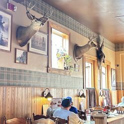 Beanders Restaurant & Tavern - Inside