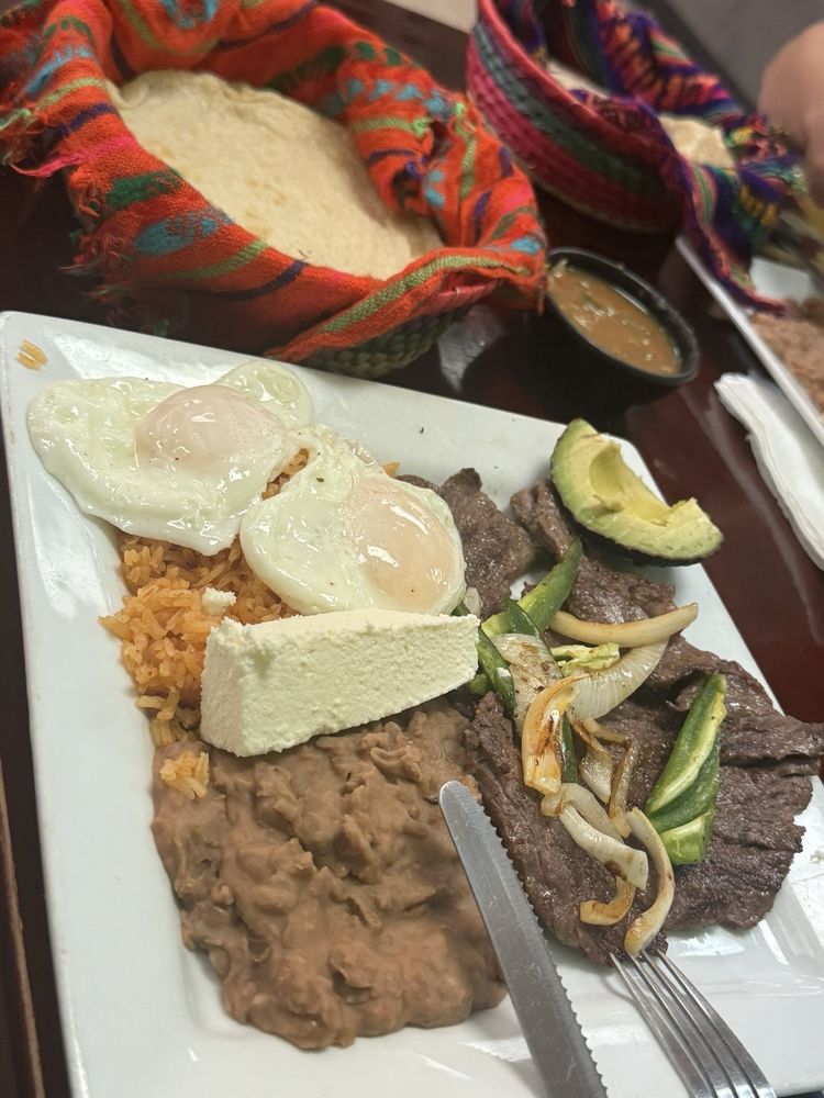 Guisados Home Style Mexican Cooking Logo