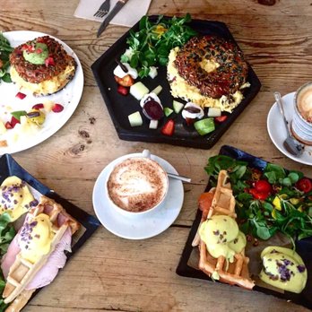 Brunch & Cake - Salmon & turkey eggs benedict, and 2 bagel sandwiches (all a little overhyped) - Breakfast & Brunch Near Me - Barcelona, B Brunch & Cake - Salmon & turkey eggs benedict, and 2 bagel sandwiches (all a little overhyped) - Breakfast & Brunch Near Me - Barcelona, B