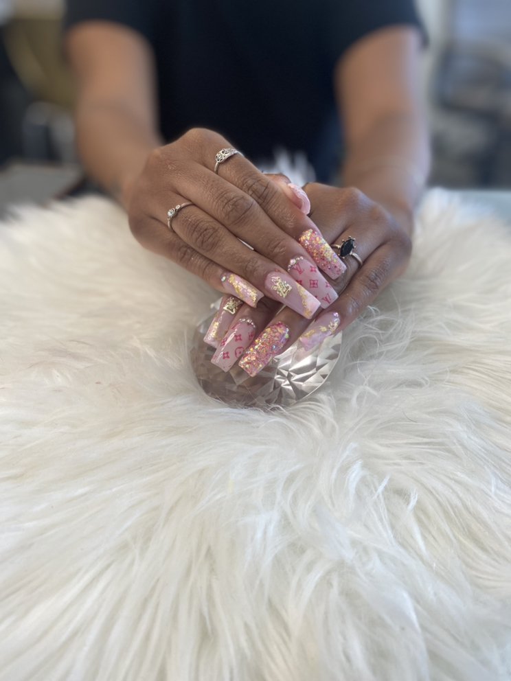 Sapphire Nail House Logo