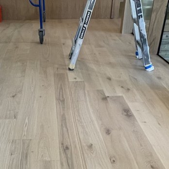 Luma Hardwoods - Stair Stepping pattern of improper install - Flooring Near Me - Austin, Texas Luma Hardwoods - Stair Stepping pattern of improper install - Flooring Near Me - Austin, Texas