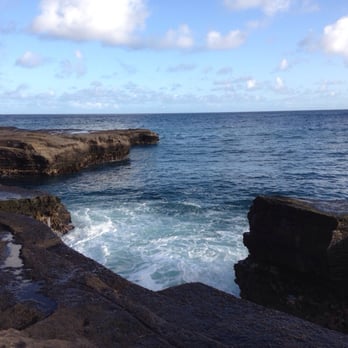 China Walls - Tranquil and beautiful views - Beaches Near Me - Honolulu, Hawaii China Walls - Tranquil and beautiful views - Beaches Near Me - Honolulu, Hawaii