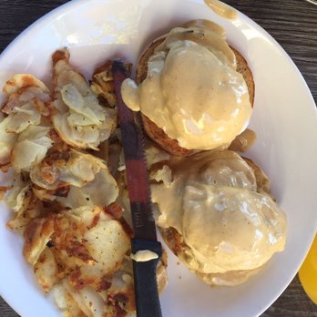 Cafe M - Crake cake Benedict - Breakfast & Brunch Near Me - Berkeley, California Cafe M - Crake cake Benedict - Breakfast & Brunch Near Me - Berkeley, California