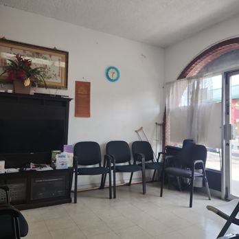 Physician & Surgeon - Waiting Room photo - Family Practice Near Me - Los Angeles, California Physician & Surgeon - Waiting Room photo - Family Practice Near Me - Los Angeles, California