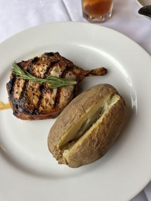 Capronis Restaurant & Bar by null