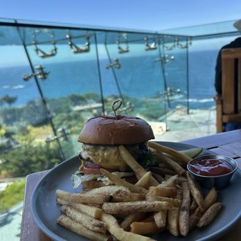 Pacific's Edge Restaurant - Highlands Burger* - Seafood Near Me - Carmel, California