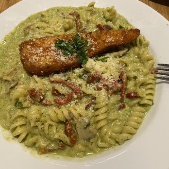 Babbo Italian Eatery - Creamy Pesto with crispy chicken. - Italian Near Me - Goodyear, Arizona Babbo Italian Eatery - Creamy Pesto with crispy chicken. - Italian Near Me - Goodyear, Arizona