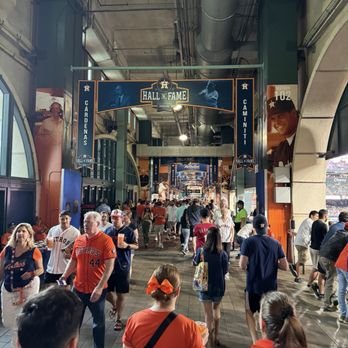 Daikin Park - Stadiums & Arenas Near Me - Houston, Texas