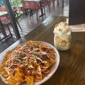 Moonshine Deck - Brisket nachos and banana pudding - American Near Me - Houston, Texas