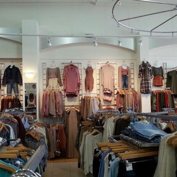 Upscale For Less - Women's Clothing Near Me - Shenandoah, Texas