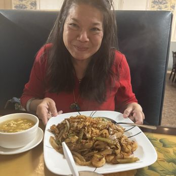 Chinese Kitchen - My wife eating here she loves lunch and dinner specials here - Chinese Near Me - Jasper, Texas