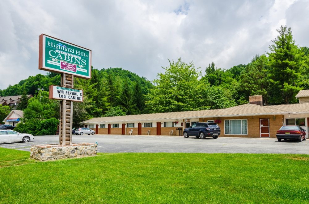 MASTER HOSTS RESORTS HIGHLAND HILLS CABINS 2748 Highway 105, Boone