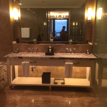 The Langham, Chicago - Bathroom in the Classic Suite. To the left is a huge bathtub, and to the right is a separate toilet and high flow rain shower area. - Hotels Near Me - Chicago, Illinois