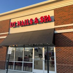 DT Nails & Spa - The front of the salon