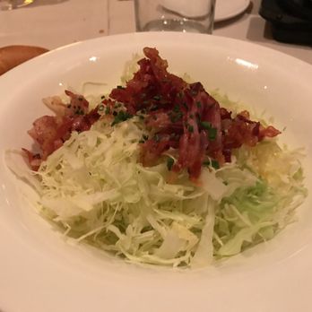 Chalet Gerard - Insalata di cappuccio con speck e vinaigrette - Altoatesine Near Me - Selva di Val Gardena, BZ Chalet Gerard - Insalata di cappuccio con speck e vinaigrette - Altoatesine Near Me - Selva di Val Gardena, BZ