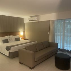 Promenade Palladium - Nice new flooring and more open space, Junior Suite 402A