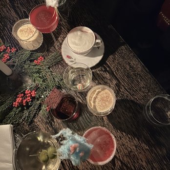 Compton Ave - Berry Christmas (cotton candy), Crosby's hot cocoa (tea cup), Home alone, Jingle all the way (with candy), Cafecito (with biscuit on top) - Wine Bars Near Me - Toronto, Ontario