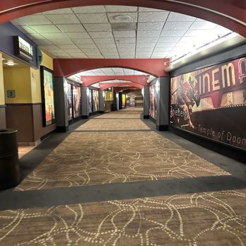 AMC Burbank 16 - Cinema Near Me - Burbank, California