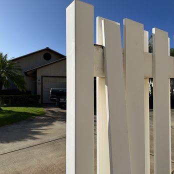 Triple J Contractor - Before : Damages to panel and post cracked - Masonry/Concrete Near Me Triple J Contractor - Before : Damages to panel and post cracked - Masonry/Concrete Near Me