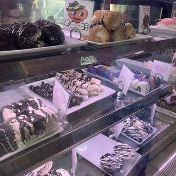 Mister Apple - Oreo Covered Marshmallow Chocolate Covered Pretzel - Desserts Near Me - New Orleans, Louisiana Mister Apple - Oreo Covered Marshmallow Chocolate Covered Pretzel - Desserts Near Me - New Orleans, Louisiana