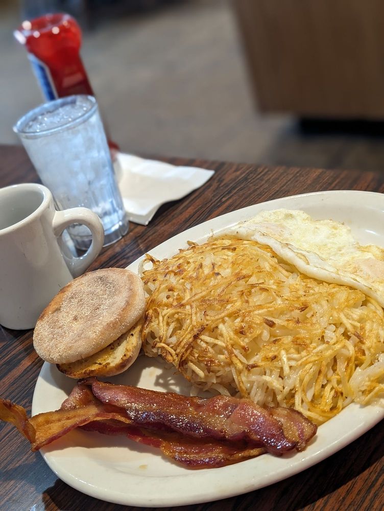 RUSSELL’S RESTAURANT 26 Photos & 111 Reviews 649 Westport Blvd