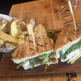 Burrata & chicken sandwich Burrata & chicken sandwich