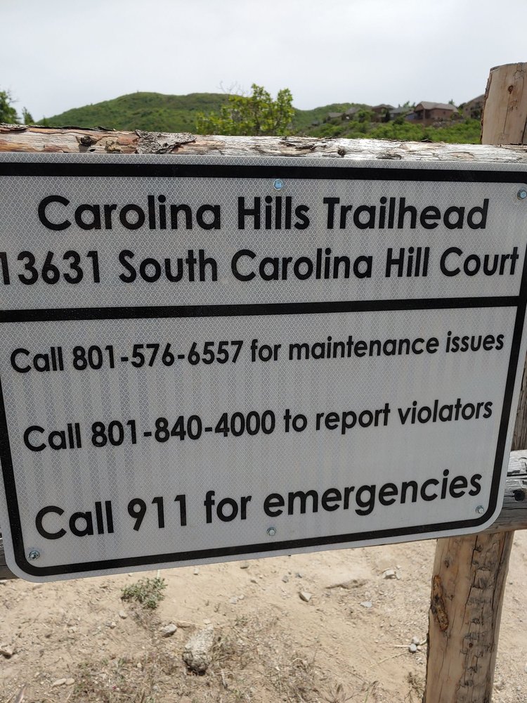 Carolina Hills Trail Head Logo