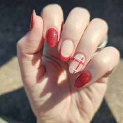 Swan Nails & Spa - Dips nails with design from Hannah