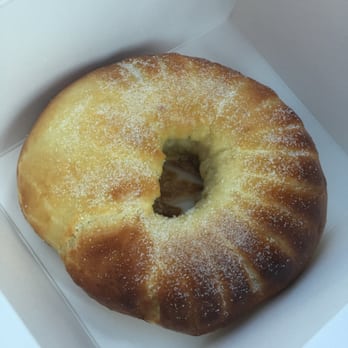 Milohas - Roscón (sweetbread filled with guava) - Bakeries Near Me - San Jose, California