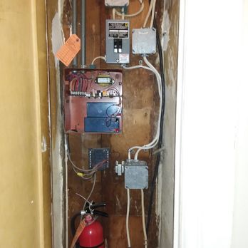 A1-Simco Electric - Removed existing 30 amp fused disconnect installed a new 2 circuit breaker box - Electricians Near Me A1-Simco Electric - Removed existing 30 amp fused disconnect installed a new 2 circuit breaker box - Electricians Near Me