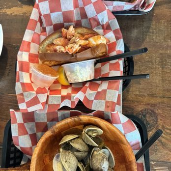 DJs Clam Shack - Clams & Lobster roll warm - Seafood Near Me - Indian Shores, Florida