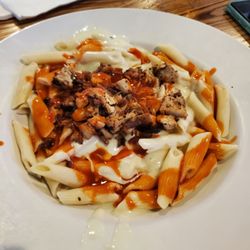 Buffalo chicken mac n cheese with bacon