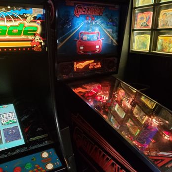High Dive Bar And Grill - Video games and pinball kept me there - American Near Me - San Diego, California High Dive Bar And Grill - Video games and pinball kept me there - American Near Me - San Diego, California